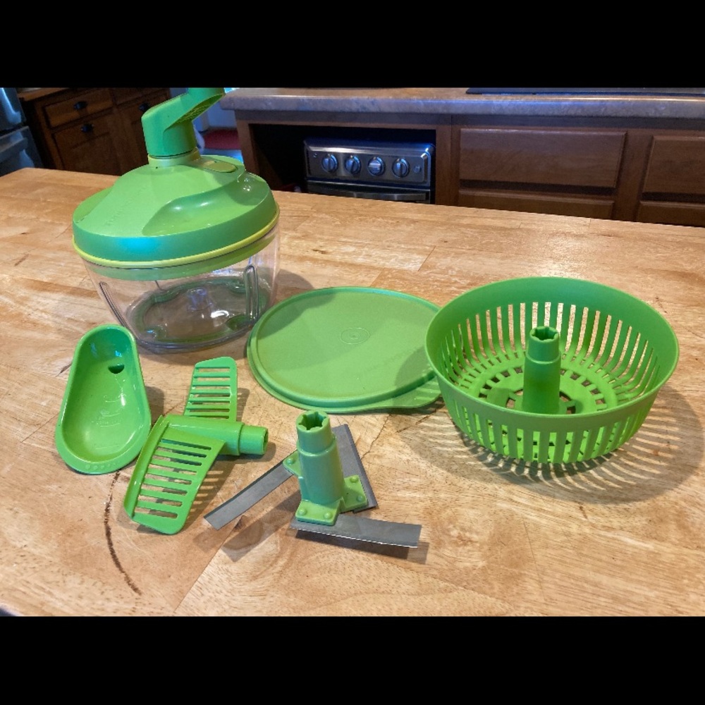 Tupperware spinner/chopper/processor - Picture 2 of 2